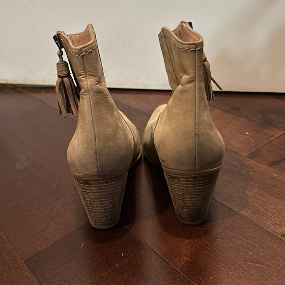 Stuart weitzman light brown suede booties with tassel - Picture 3 of 6